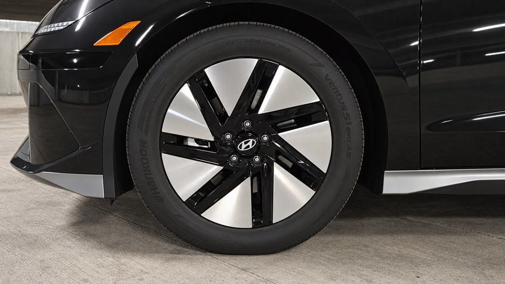 Used 2024 Hyundai Ioniq 6 SE RWD image 17