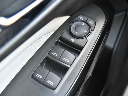 Used 2025 Chevrolet Trax LT w/ LT Convenience Package image 32