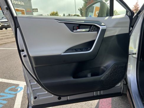 Used 2023 Toyota RAV4 Limited image 14