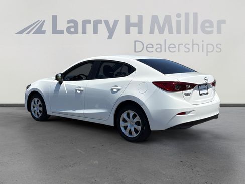 Used 2017 MAZDA MAZDA3 Sport FWD image 3