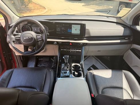 Certified 2024 Kia Carnival EX FWD image 21