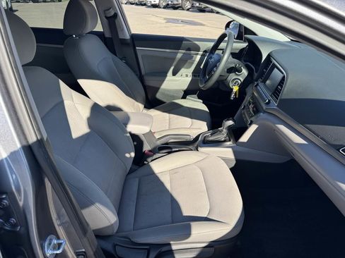Used 2017 Hyundai Elantra SE image 14