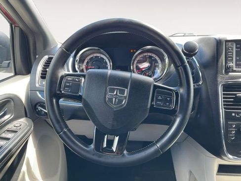Used 2020 Dodge Grand Caravan SXT FWD image 12