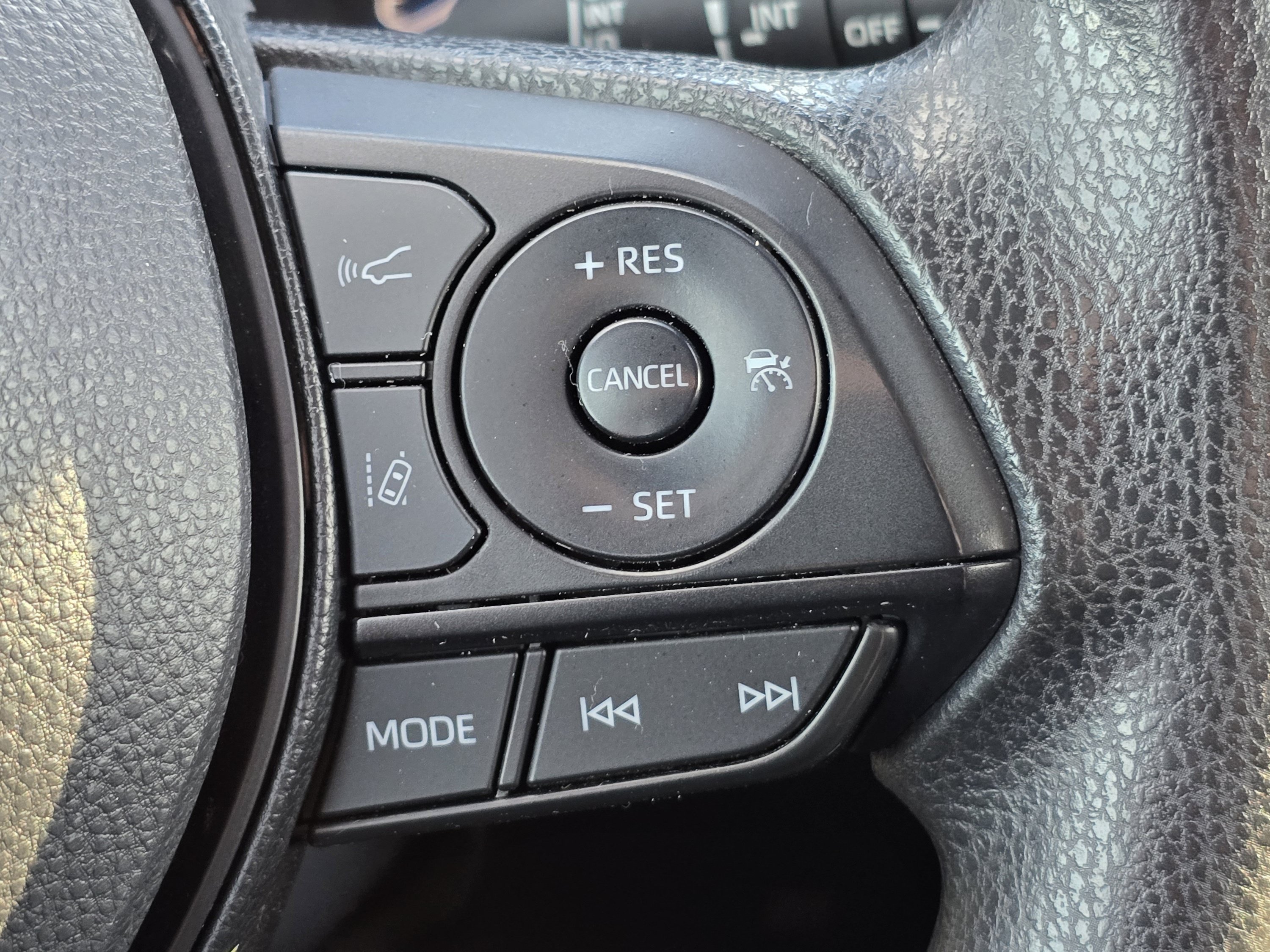 Used 2025 Toyota RAV4 XLE AWD/4WD image 14