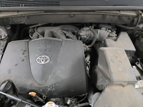 Used 2019 Toyota Highlander SE w/ Nightshade Edition image 16