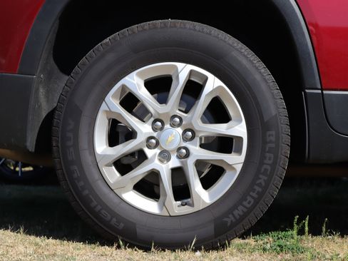 Used 2021 Chevrolet Traverse LT image 6