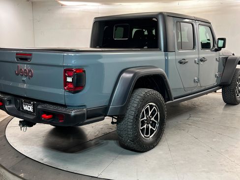 Used 2024 Jeep Gladiator Rubicon w/ Convenience Group AWD/4WD image 6