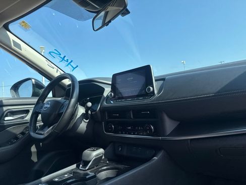 Certified 2025 Nissan Rogue SV FWD image 28
