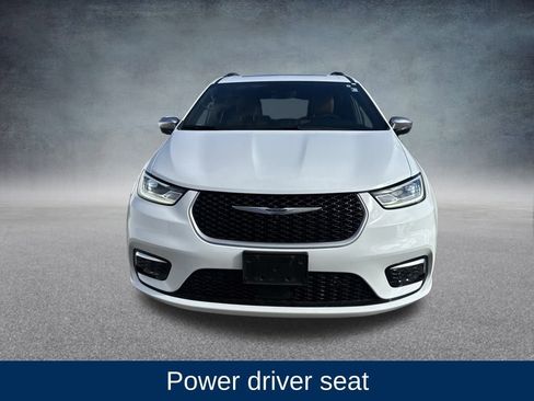 Used 2023 Chrysler Pacifica Pinnacle image 7