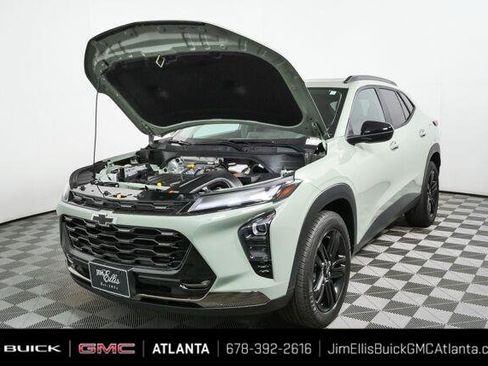 Used 2025 Chevrolet Trax ACTIV w/ Sunroof Package FWD image 28