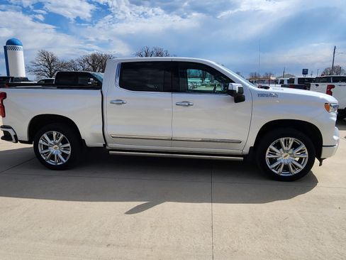 Used 2025 Chevrolet Silverado 1500 High Country w/ Technology Package image 4
