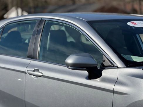 Used 2024 Toyota Camry SE image 7