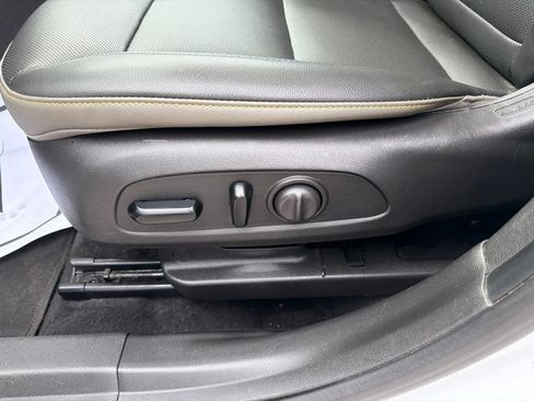 Used 2024 Chevrolet Trax ACTIV w/ Sunroof Package FWD image 19