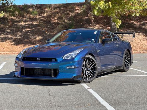 Used 2024 Nissan GT-R Premium w/ Premium Interior Package image 1