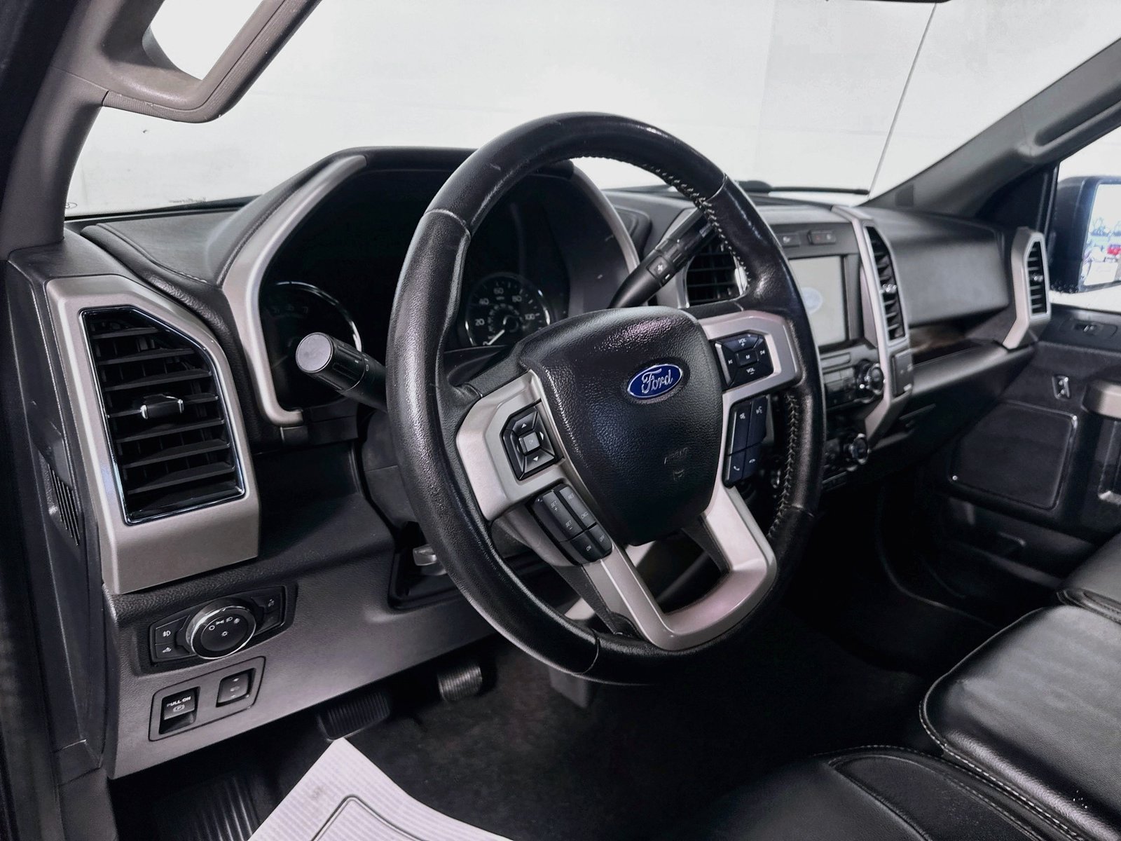 Used 2020 Ford F150 XLT w/ Equipment Group 302A Luxury AWD/4WD image 9