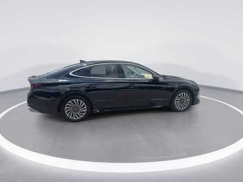 Certified 2025 Hyundai Sonata Limited FWD image 8