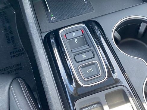 Used 2025 Honda Pilot Touring image 17