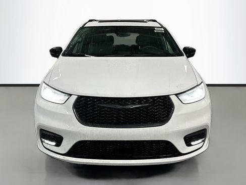 New 2026 Chrysler Pacifica Limited w/ S Appearance Package AWD/4WD image 4