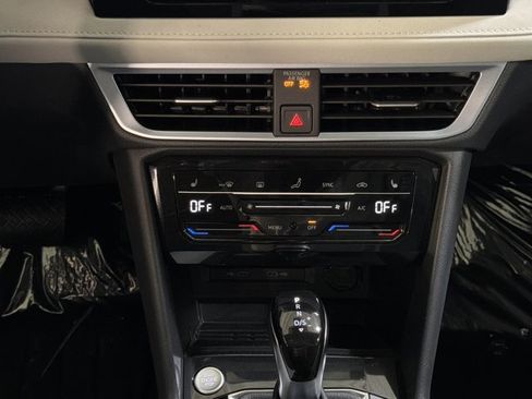 New 2026 Volkswagen Taos SE FWD image 32