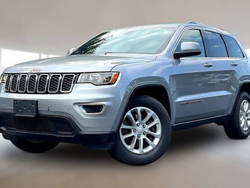 Used 2021 Jeep Grand Cherokee Laredo AWD/4WD image 3