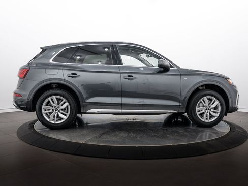 Certified 2023 Audi Q5 2.0T Premium w/ Convenience Package AWD/4WD image 3