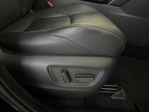 Used 2022 Toyota Venza Limited image 57