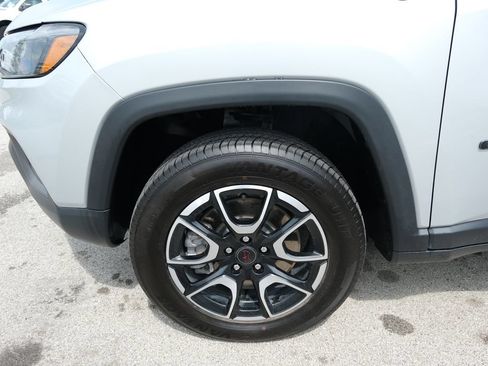 Used 2025 Jeep Compass Trailhawk AWD/4WD image 13