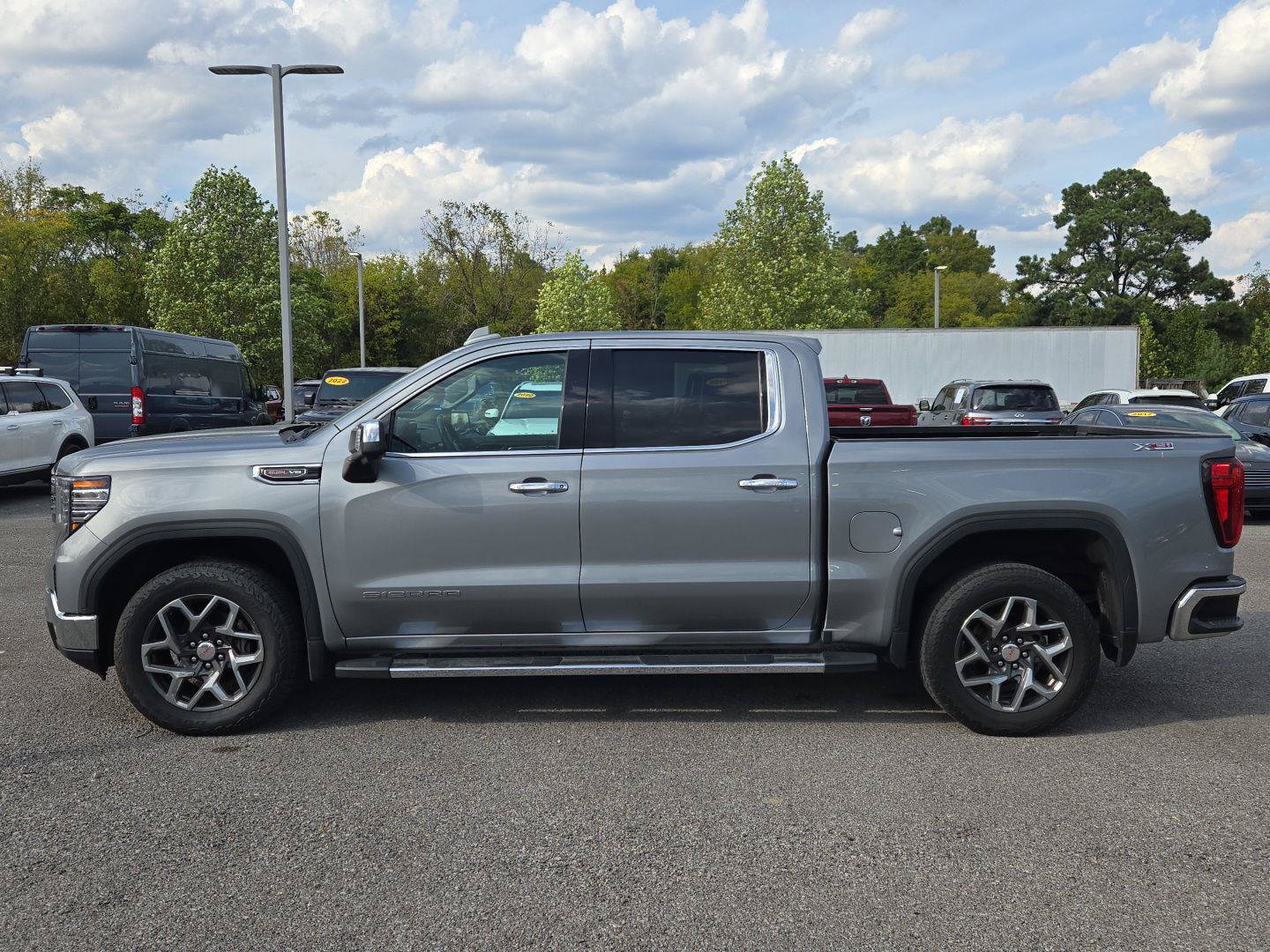 Used 2023 GMC Sierra 1500 SLT w/ SLT Premium Package AWD/4WD image 4