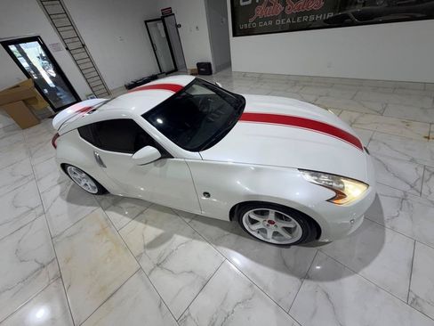 Used 2017 Nissan 370Z Coupe RWD image 5