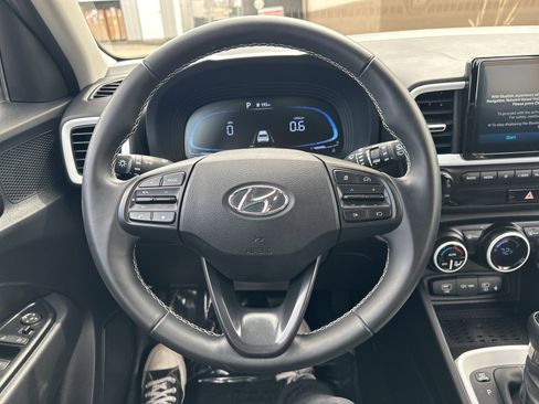 Used 2023 Hyundai Venue Limited FWD image 34