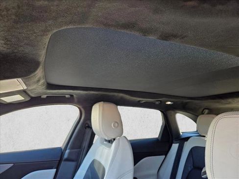 Used 2019 Jaguar F-PACE S image 15