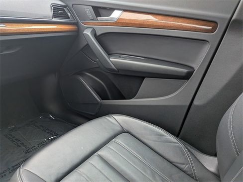 Used 2023 Audi Q5 2.0T Premium w/ Convenience Package image 18