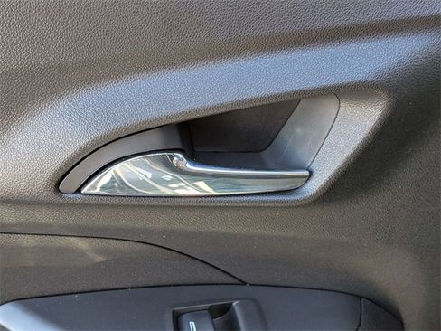 Used 2025 Chevrolet Trax LT image 28