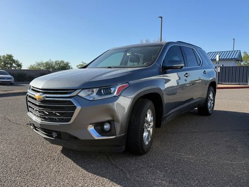 Used 2020 Chevrolet Traverse LT FWD image 1