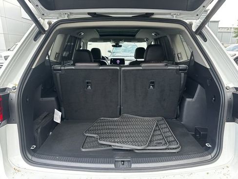 Used 2024 Volkswagen Atlas Peak Edition SE AWD/4WD image 44