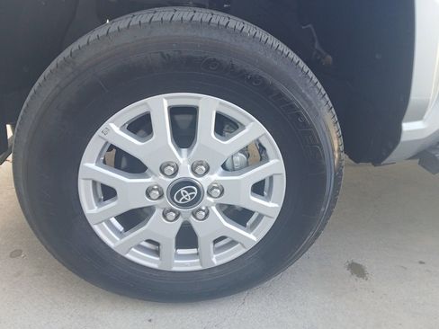 Used 2025 Toyota Tacoma SR5 AWD/4WD image 28