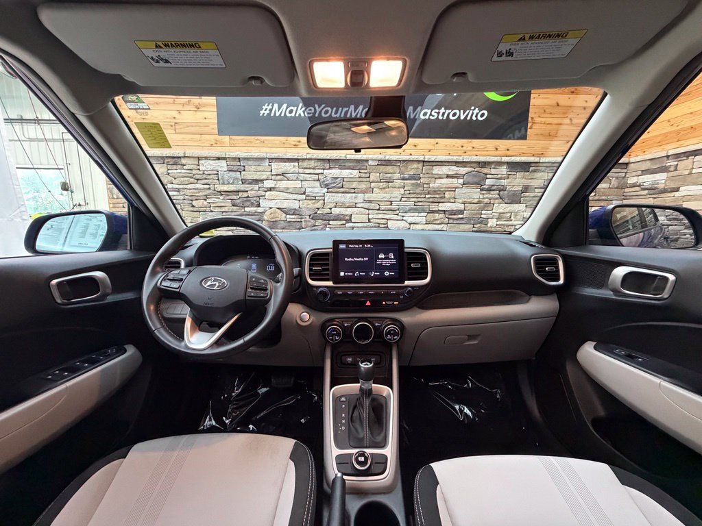 Used 2024 Hyundai Venue SEL FWD image 25