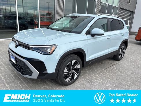 New 2026 Volkswagen Taos SE image 1