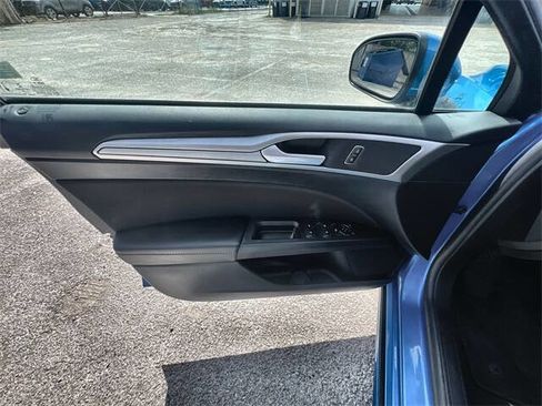 Used 2020 Ford Fusion SE image 21