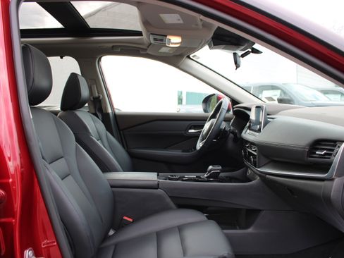 Certified 2023 Nissan Rogue SV w/ SV Premium B Package AWD/4WD image 16