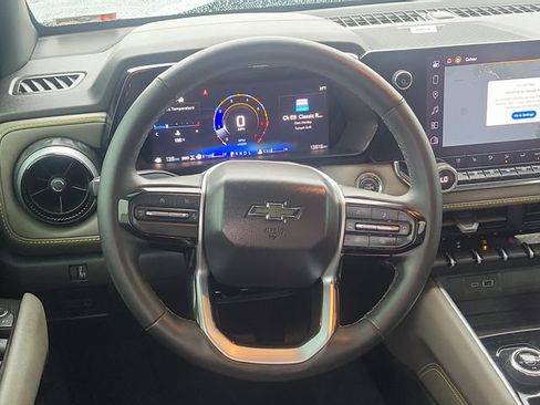 Used 2025 Chevrolet Colorado ZR2 w/ Technology Package AWD/4WD image 12