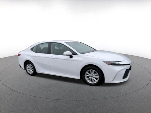Used 2025 Toyota Camry LE image 2