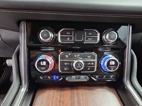 Used 2023 GMC Yukon XL Denali Ultimate AWD/4WD image 19