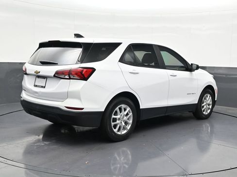 Used 2023 Chevrolet Equinox LS FWD image 5