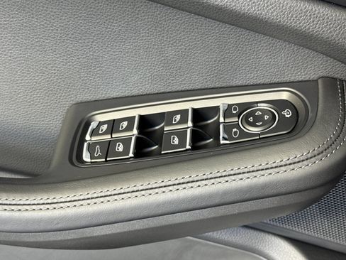 Certified 2026 Porsche Macan AWD/4WD image 13