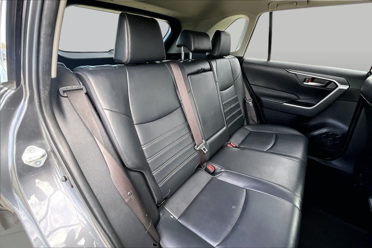 Used 2019 Toyota RAV4 XLE Premium FWD image 18