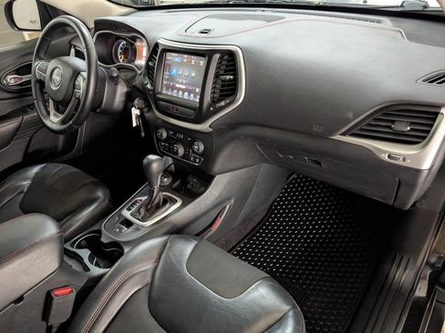 Used 2016 Jeep Cherokee Trailhawk w/ Cold Weather Group image 20