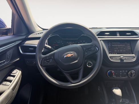 Used 2022 Chevrolet TrailBlazer LT AWD/4WD image 12