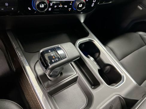 Used 2024 Chevrolet Silverado 1500 LT Trail Boss w/ Convenience Package II image 18