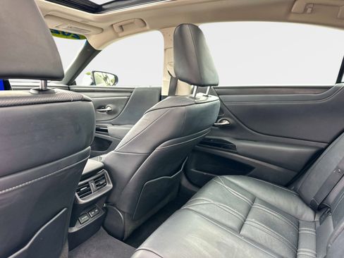 Used 2024 Lexus ES 350 w/ Technology Package image 15